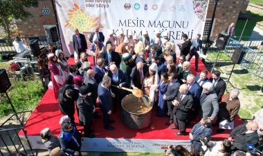 Manisa Mesir Macunu Dualarla Karıldı